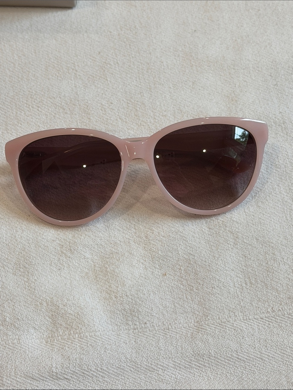 Isaac Mizrahi Women’s Sunglasses in Soft Pink Frame with Brown Gradient Lenses
